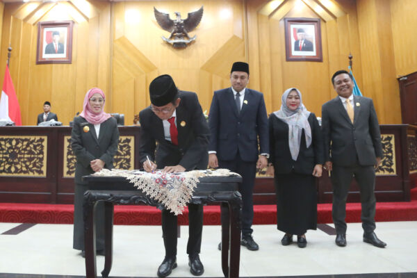 Rapat paripurna penetapan pimpinan DPRD Kota Surabaya periode 2024-2029 pada Rabu (9/10/2024).