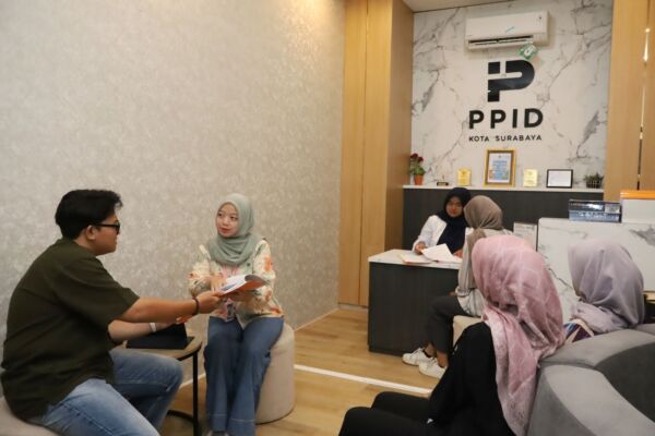 Pelayanan keterbukaan informasi publik di PPID Kota Surabaya/Dok. Diskominfo Surabaya