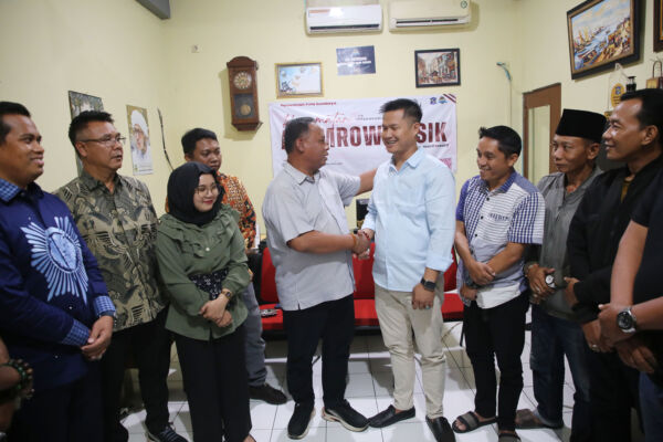 Mediasi antara Camat Asemrowo dengan BNPM Surabaya di kantor Kecamatan Asemrowo, Kamis (30/1/2025) (dok. Pemkot Surabaya)