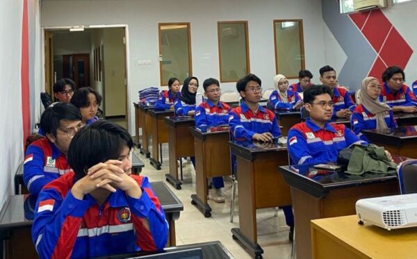 Kegiatan belajar mengajar yang diikuti para mahasiswa Program Studi Rekayasa Keselamatan Proses (RKP) ITS (dok. Humas ITS)