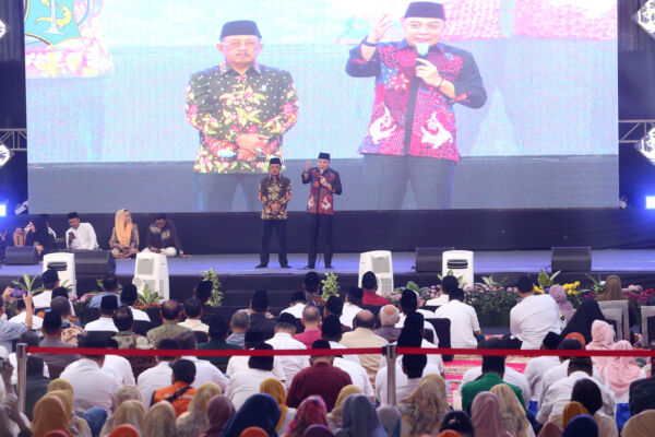 Wali Kota Surabaya Eri Cahyadi dan Wakil Wali Kota Surabaya Armuji saat silaturahmi/Dok.bicarasurabaya.com