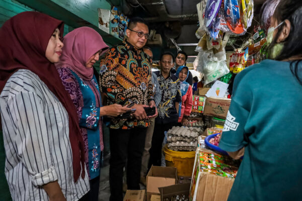 Pemantauan stok, harga dan keamanan pangan di Pasar Genteng Baru, Surabaya, Kamis (20/3/2025).
