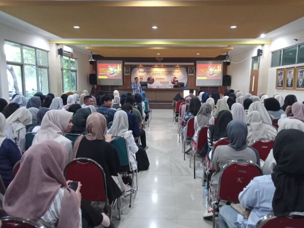 Dr. Moch. Ali Mashuri, M.Si. (Analis Kebijakan Bapperida Kota Mojokerto) saat menyampaikan materinya/dok.bicarasurabaya.com