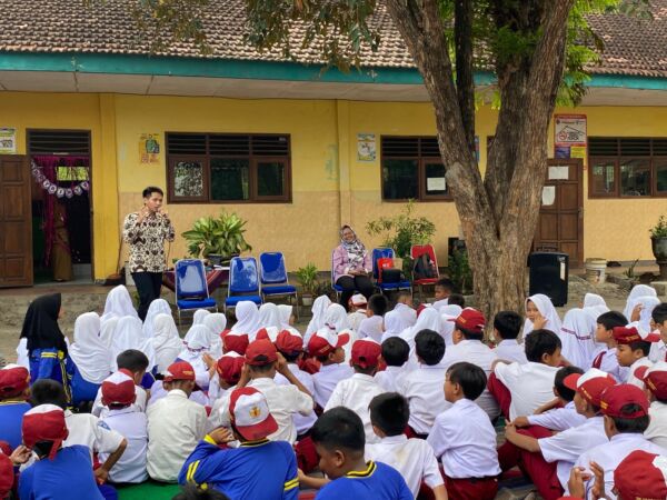 Penyampaian materi saat pengabdian di SDN Sekargadung II Mojokerto/istimewa