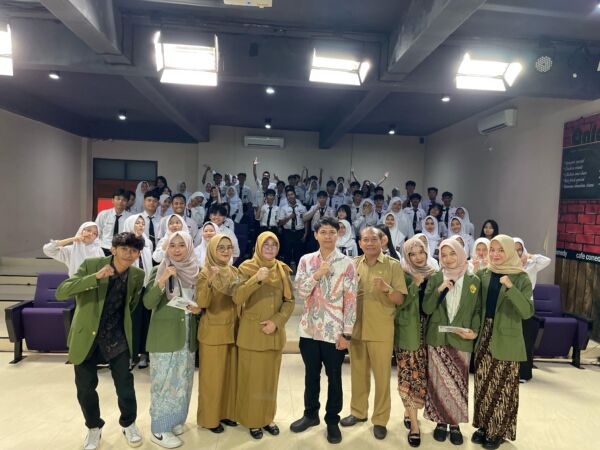 Foto bersama usai penyampaian materi/istimewa