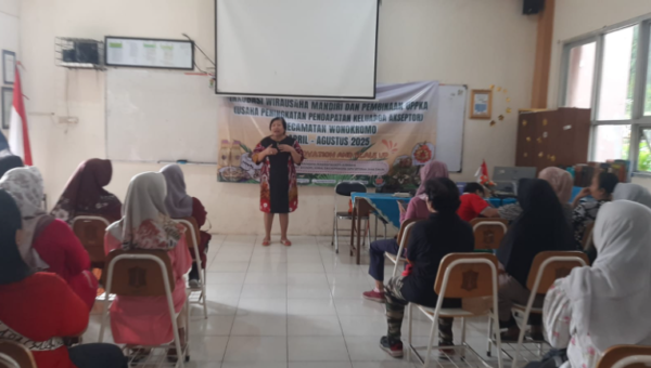 Prof. Ignatia Martha saat menyampaikan materi pemilihan produk/istimewa