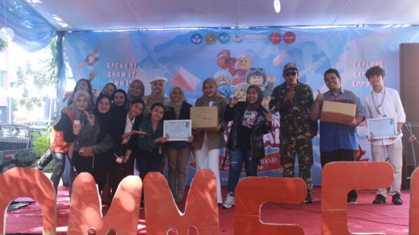 Pembagian penghargaan di acara Commfest 2025/istimewa