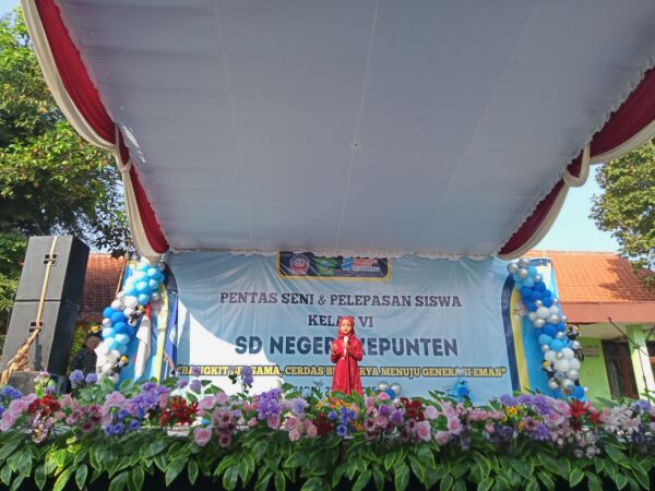 Fathin Amiratul Ummah, siswi kelas 1 SDN Kepunten saat membacakan puisi/dok.bicarasurabaya.com