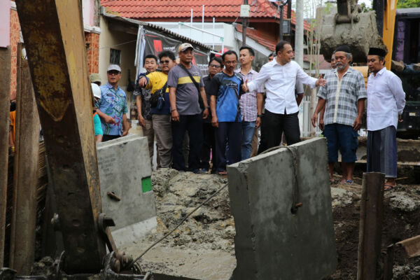 Wali Kota Surabaya Eri Cahyadi saat meninjau Kampung Pancasila/dok.Diskominfo Surabaya