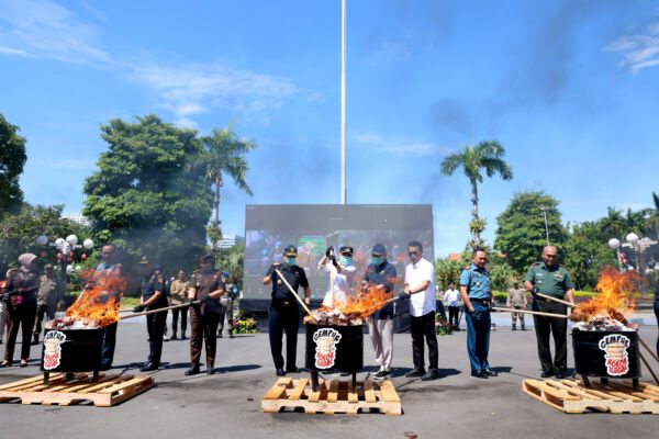 Pemusnahan rokok ilegal/dok.bicarasurabaya.com