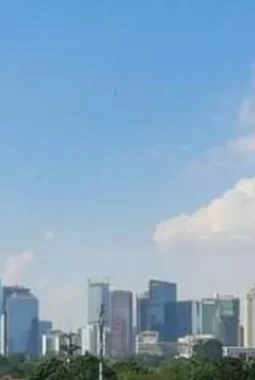 Cuaca Surabaya Cerah Berawan, Suhu Tembus 34 Derajat