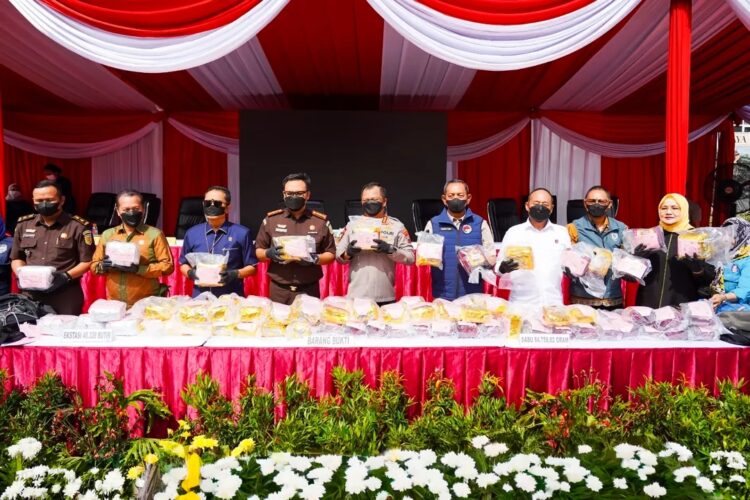 Pemusnahan barang bukti narkoba dalam konferensi pers di Mapolrestabes Surabaya, Selasa (9/9/2025). (Hms/Yan)