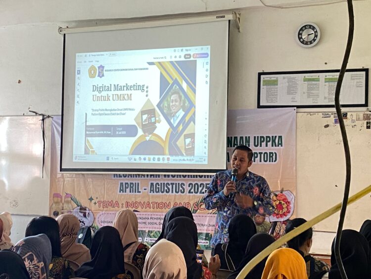 Dosen Ilmu Komunikasi UPN Veteran Jawa Timur saat memberikan materi digital marketing/dok.istimewa