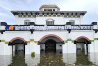 Kondisi Stasiun Semarang Tawang yang terendam banjir. (Foto: Istimewa/BS)