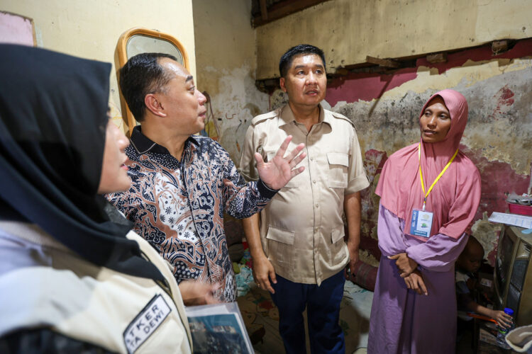 Kunjungan Kerja Menteri PKP Ke Kelurahan Mojo. (Foto: Humas Pemkot-Ist/BS)