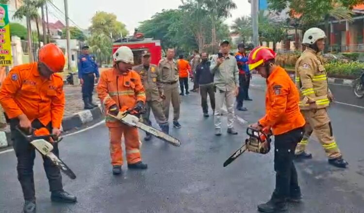 Simulasi penanganan kedaruratan di Surabaya, Minggu (26/10/2025). (dok. BPBD Surabaya)
