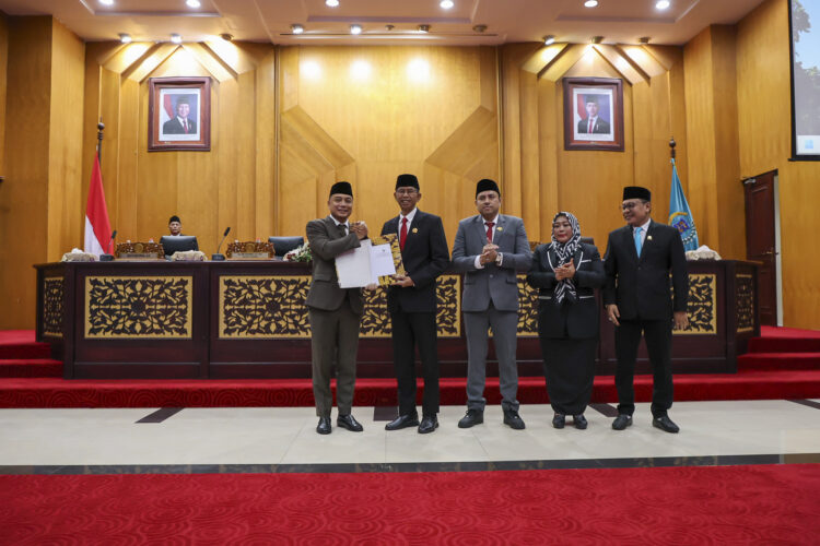Penyampaian-Nota-Keuangan-R-APBD-2026/dok.bicarasurabaya.com