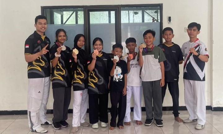 Para atlet GIDO Taekwondo Malang foto bersama usai laga/dok.bicarasurabaya.com