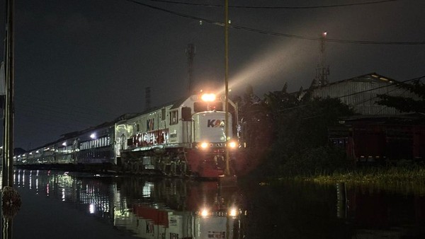 Jalur ka semarang dibuka lagi laju kereta dibatasi 5km perjam. (Foto: Istimewa/BS)