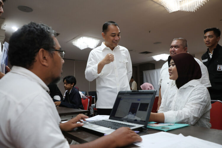 Wali Kota Surabaya Eri Cahyadi saat menyapa para mahasiswa penerima beasiswa pemuda tangguh/dok.Diskominfo Surabaya