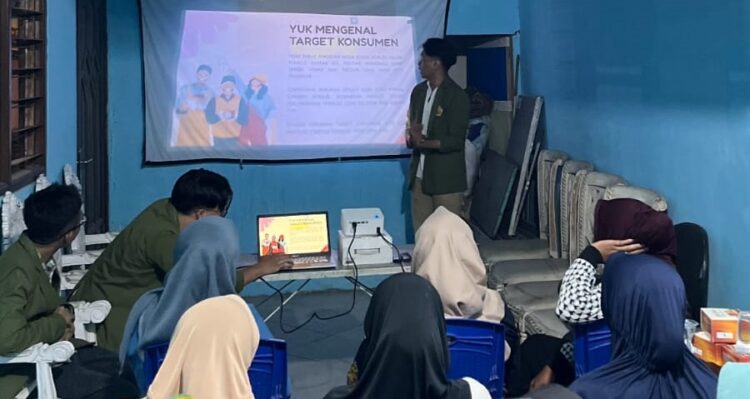 Pelatihan branding di media sosial kepada ibu-ibu PKK/dok.bicarasurabaya.com