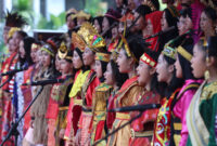 Pemkot Surabaya beri penghargaan 68 pemuda berbagai bidang di Peringatan Hari Sumpah Pemuda di halaman Balai Kota. (Foto: Humas-Ist/BS)