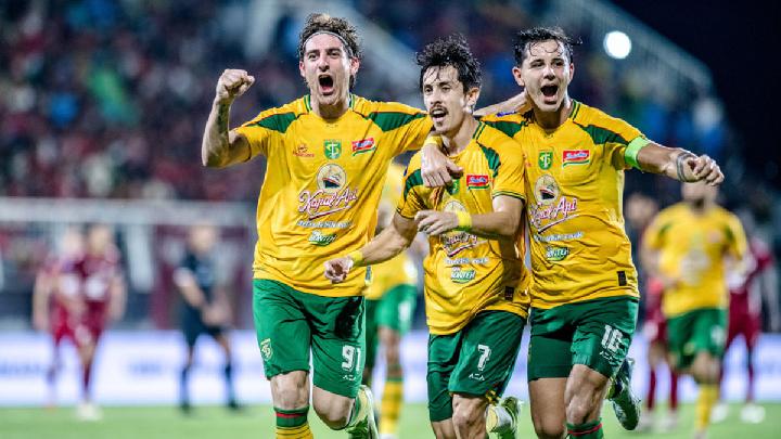 Dua tim Jatim akan berduel di BRI Super League. Persebaya danArema sama-sama inginkan tiga poin. (Foto: Dok-Ist/BS)