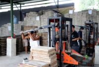 dok. Program padat karya paving di Surabaya (Ist/BS)