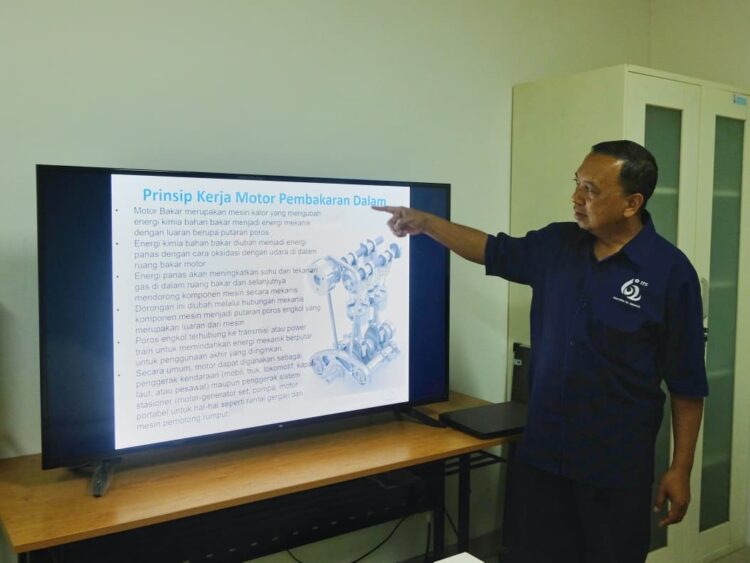 Pakar Konversi Energi ITS Prof Dr Ir Bambang Sudarmanta ST MT IPM AEng . (Foto: Humas ITS/BS)