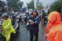 Wali Kota Eri saat turun langsung mengantisipasi banjir/dok.Diskominfo Surabaya