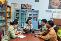 Para guru saat mengikuti pelatihan penulisan artikel ilmiah bersama dosen UPN Veteran Jawa Timur/dok.istimewa