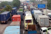 (Foto: Ilustrasi antrean truk di Jalan Tol-Ist/bs)