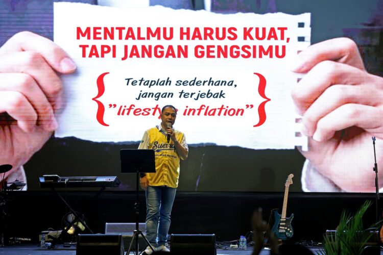 Wali Kota Eri mengajak pemuda Surabaya lebih berkarya daripada bergosip. (Foto: Humas Pemkot-Ist/kilasjatim)