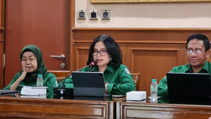 Direktur Utama RSU dr Soetomo Prof Dr dr Cita Rosita Sigit Prokoeswa, (foto: Istimewa)