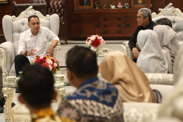 Wali Kota Surabaya Eri Cahyadi saat audiensi bersama para rektor Perguruan Tinggi Swasta (PTS), Minggu (25/1/2026) (Foto: Pemkot Surabaya)