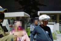 Seorang wanita rawan sosial ekonomi (WRSE) diamankan Satpol PP Surabaya saat melakukan patroli di area Makam Kembang Kuning. (Foto: Dok Humas Pemkot)