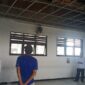 Kondisi ruang kelas SMPN 60 yang plafonnya ambruk. (Foto: Dok Humas Pemkot Surabaya)