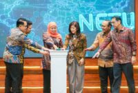 Gubernur Khofifah Indar Parawansa bersama Menkomdigi Meutya Hafid meluncurkan Program Talenta Digital Jatim Mendunia. (Foto: Dok Humas Pemprov Jatim)
