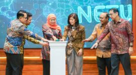 Gubernur Khofifah Indar Parawansa bersama Menkomdigi Meutya Hafid meluncurkan Program Talenta Digital Jatim Mendunia. (Foto: Dok Humas Pemprov Jatim)