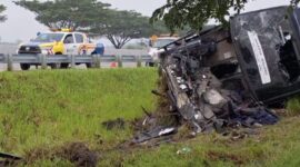 Bus INdorent alami kecelakaan di Tol Ngawi yang mengakibatkan 1 orang tewas dan 33 terluka. (Foto: dok Polres Ngawi)