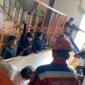 Evakuasi dramatis terhadap 6 pekerja yang terjepit teralis di lantai 3. (Foto:  dok CC112)