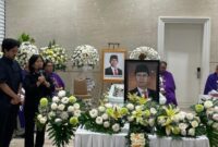 Misa tutup peti di rumah duka Grand Heaven sebelum Upacara Penghormatan terakhir di DPRD Surabaya. (Foto: Istimewa)