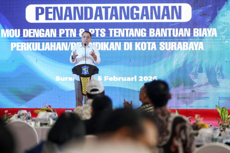 Penandatanganan MoU Beasiswa dengan PT dan PTS/Dok.Diskominfo Surabaya