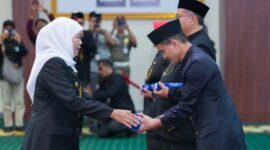 Gubernur Khofifah  lantik128 Kepala Sekolah SMA/SMK/SLB Negeri. (Foto: dok Humas Pemprov Jatim)