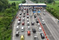 Antrean kendaraan di Gerbang Tol Singosari yang mengalami kepadatan. (Foto: dok/istimewa)