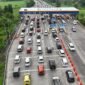 Antrean kendaraan di Gerbang Tol Singosari yang mengalami kepadatan. (Foto: dok/istimewa)