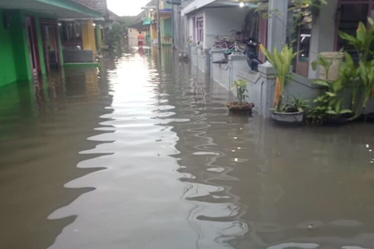 Salah satu pemukiman di desa yang terendam banjir akibat hujan Selasa (24/3) di Pasuruan. (Foto: dok BPBD Pasuruan)