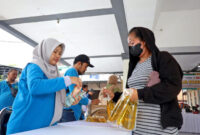 Pasar Murah yang digelar Pemkot Surabaya diserbu warga Benowo. (Foto: dok Diskominfo Surabaya)