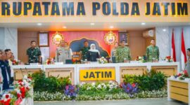 Khofifah saat memimpin rakor Ops Ketupat di Mapolda Jatim. (Foto: dok Humas Pemprov Jatim)