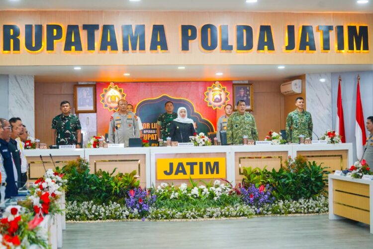 Khofifah saat memimpin rakor Ops Ketupat di Mapolda Jatim. (Foto: dok Humas Pemprov Jatim)